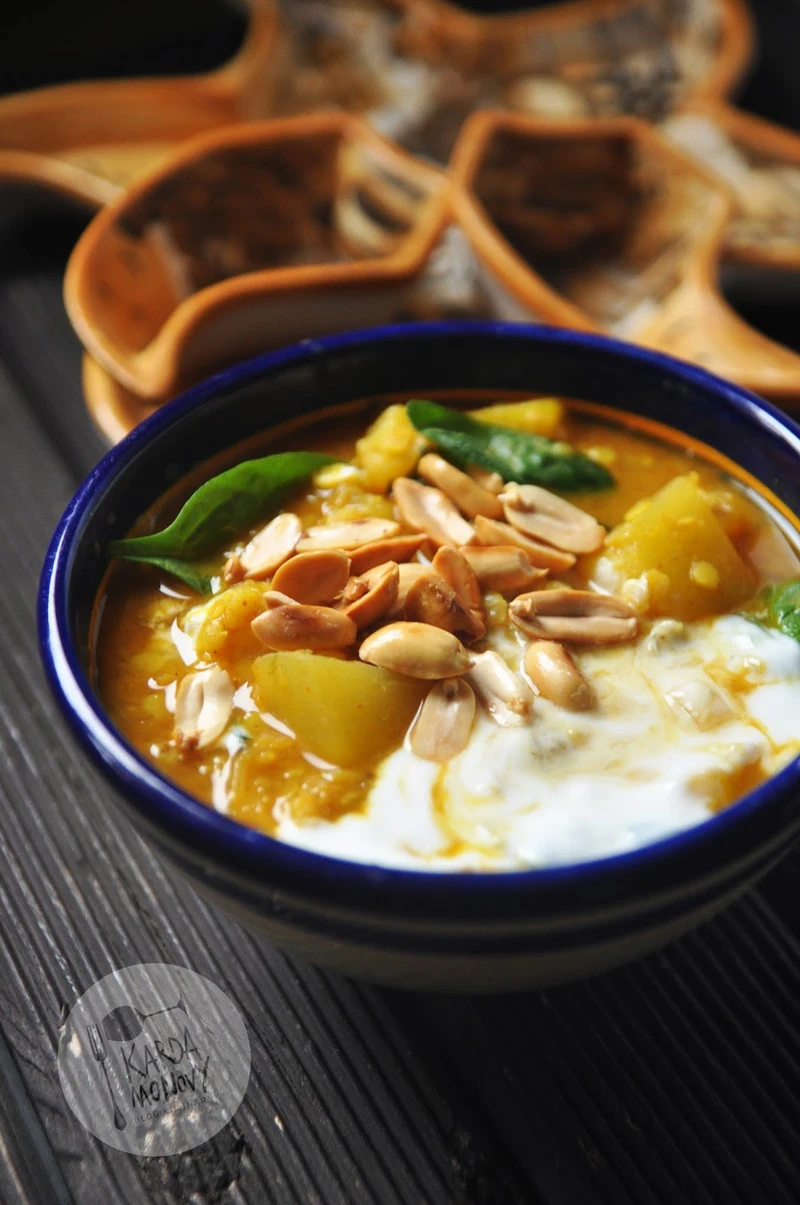 Curry z dynią, soczewicą i szpinakiem