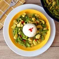 Zielone curry z kurczakiem i fasolką