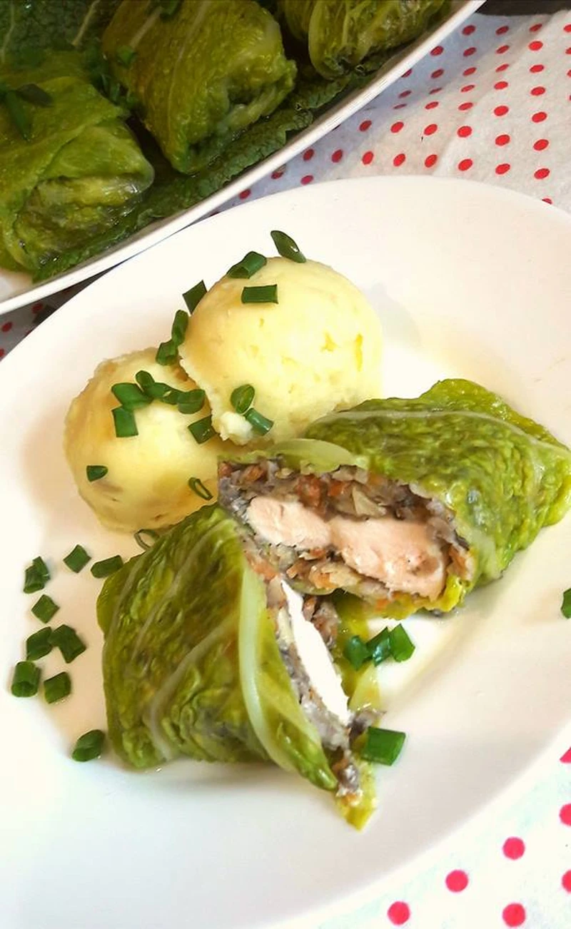 Filet z pieczarkami w kapuście włoskiej