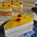 Sernik na zimno z mango i żelkami