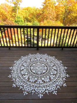 Mandala na deskach podłogowych