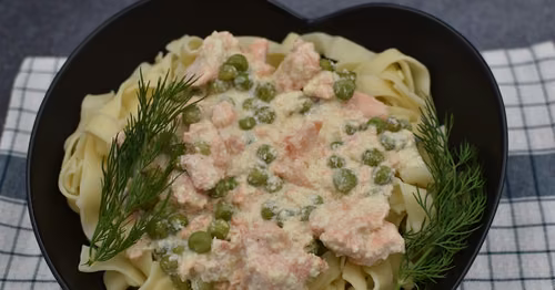 Makaron Tagliatelle z łososiem