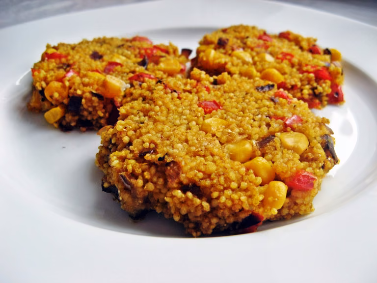 Kotlety z curry z kaszą