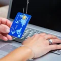 Wstrząsający przekręt! Uważaj na oszustów podszywających się pod bliskich!