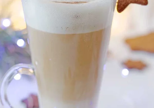 Kawa latte ajerkoniakowa