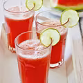Orzeźwiający napój z arbuza i limonki