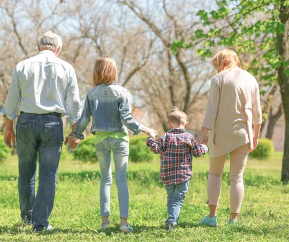 Czy dziadkowie mają prawo do kontaktu z wnukami?