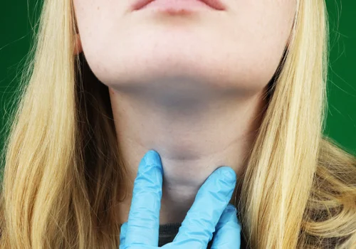 Jak rozpoznać niedoczynność tarczycy? Sygnały, których nie powinnaś ignorować!