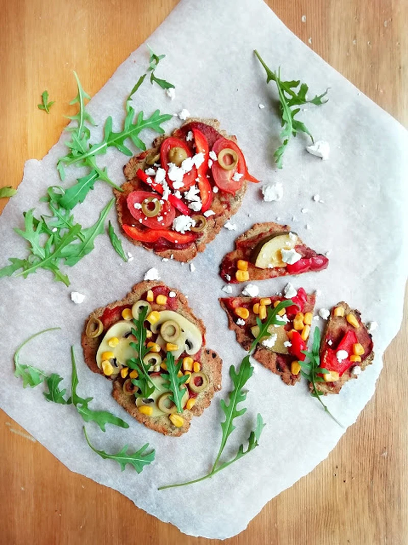 MINI PIZZE NA PEŁNOZIARNISTYM SPODZIE BEZ DROŻDŻY