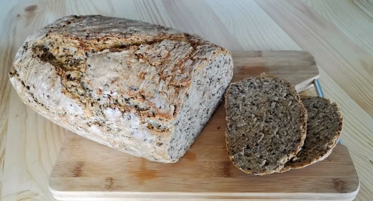 Chleb pieczony w naczyniu żaroodpornym
