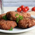 Kotlety mielone z porem i boczkiem