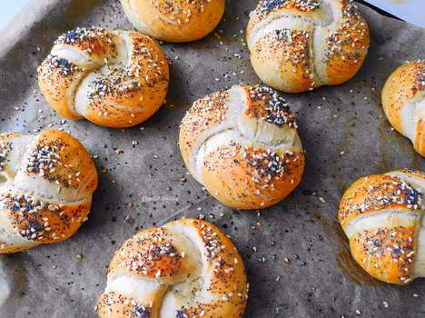 Niemieckie bułeczki – Laugenbrötchen.
