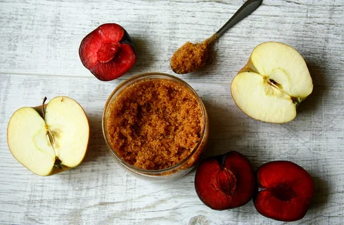 Zrób Swój Śliwkowy Peeling do Ciała z dodatkiem kwasku jabłkowego-DIY