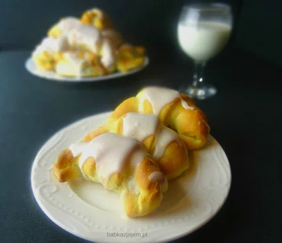 Proste rogaliki drożdżowe