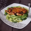 Filet z kurczaka w pomidorach na makaronie z cukinii