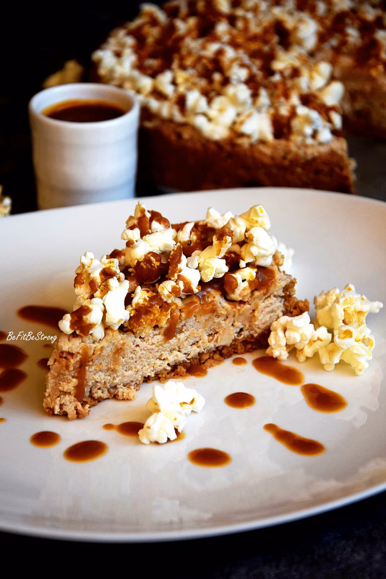 Peanut butter pie z popcornem i solonym karmelem