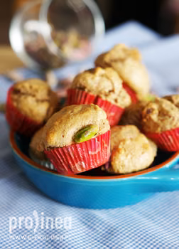 pełnoziarniste muffiny z pistacjami