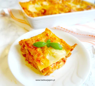 Lasagne z mięsem mielonym i sosem beszamelowym
