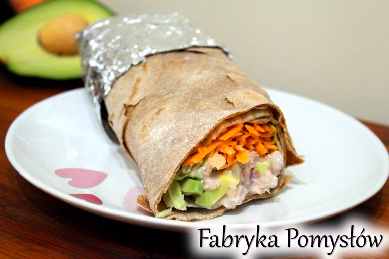 Tortilla z awokado i tuńczykiem