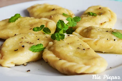 Pierogi z surowymi ziemniakami i boczkiem