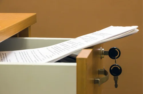 Ten stary dokument może podnieść wysokość świadczenia! Warto przeszukać szafki i sprawdzić kluczowy numer