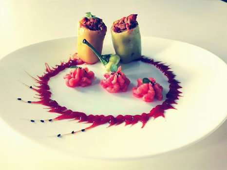 Papryka faszerowana z pomidorowym puree