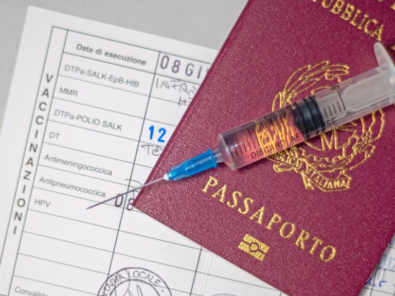 Paszporty covidowe w Polsce - to już pewne. Rząd podał datę