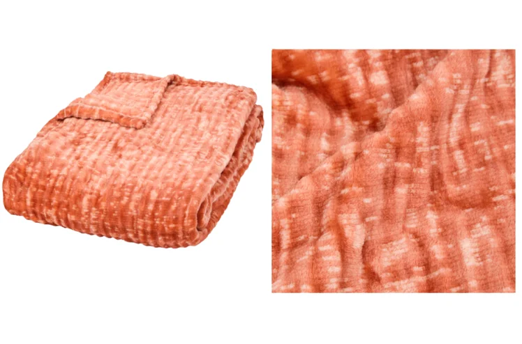 Zdjęcie Ten pled z Action doda jesiennego klimatu w salonie za 34,95 zł! Hit za zimne wieczory, a wzór robi efekt wow #3