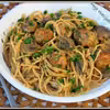 Grzybowe spaghetti z drobiowymi klopsikami