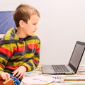 Darmowe laptopy wrócą do szkół: Wiemy, kiedy otrzymają je uczniowie!