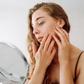 Zmiany skórne po zimie - kiedy iść do dermatologa?