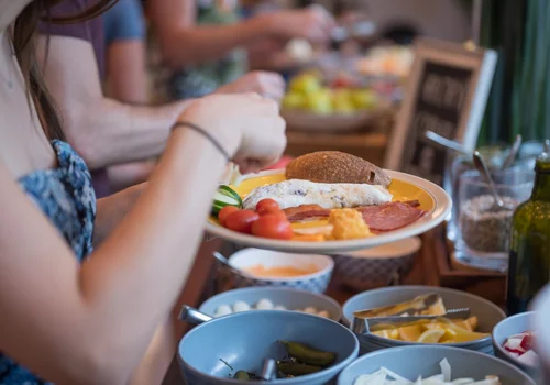 To nie śniadanie decyduje o Twoim poziomie cukru! Sprawdź, co robisz przed snem