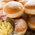 Pączki jak z PRL-u! Ten składnik dodawały nasze babcie, by były idealnie wilgotne!