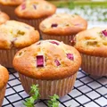 Muffinki z rabarbarem (szybkie i bardzo miękkie)