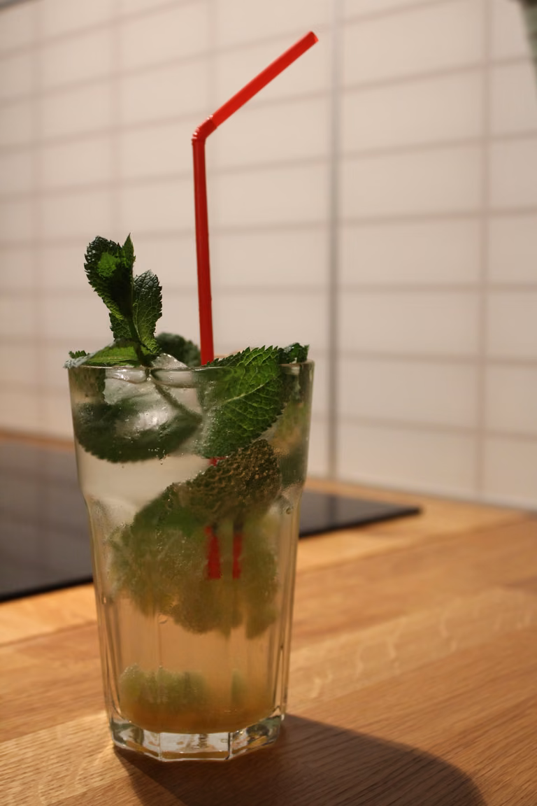 Mojito mohito drink ze spritem krok po kroku