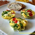 Muffiny jajeczne ze szpinakiem i fetą
