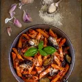 Pasta alla Norma - makaron z bakłażanem i pomidorami