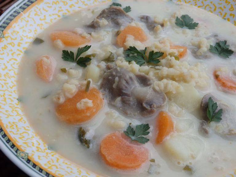Krupnik na żołądkach z kaszą bulgur