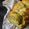 Chałka z zieloną herbatą matcha