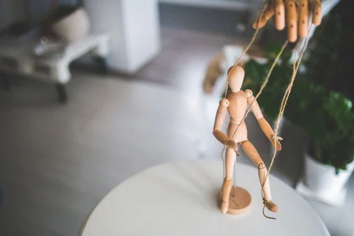 Jak rozpoznać manipulanta