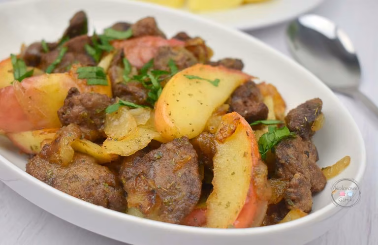 Wątróbka z jabłkiem i cebulą - Tylko sprawdzone przepisy!