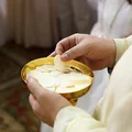 Jak przyjmować Komunię Świętą w czasie koronawirusa?