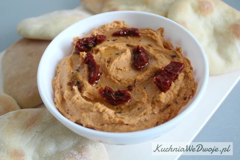 Humus pomidorowy
