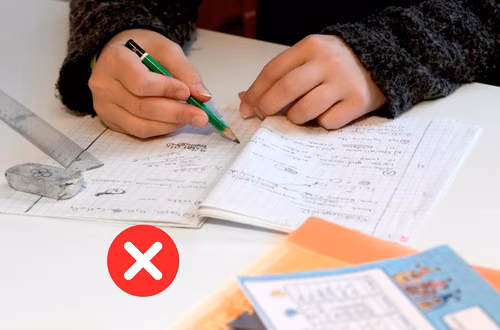Zakaz zadań domowych dla uczniów z pewnymi wyjątkami! Oto kiedy nauczyciel nadal może je zadawać