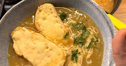 Zupa cebulowa - na rosole