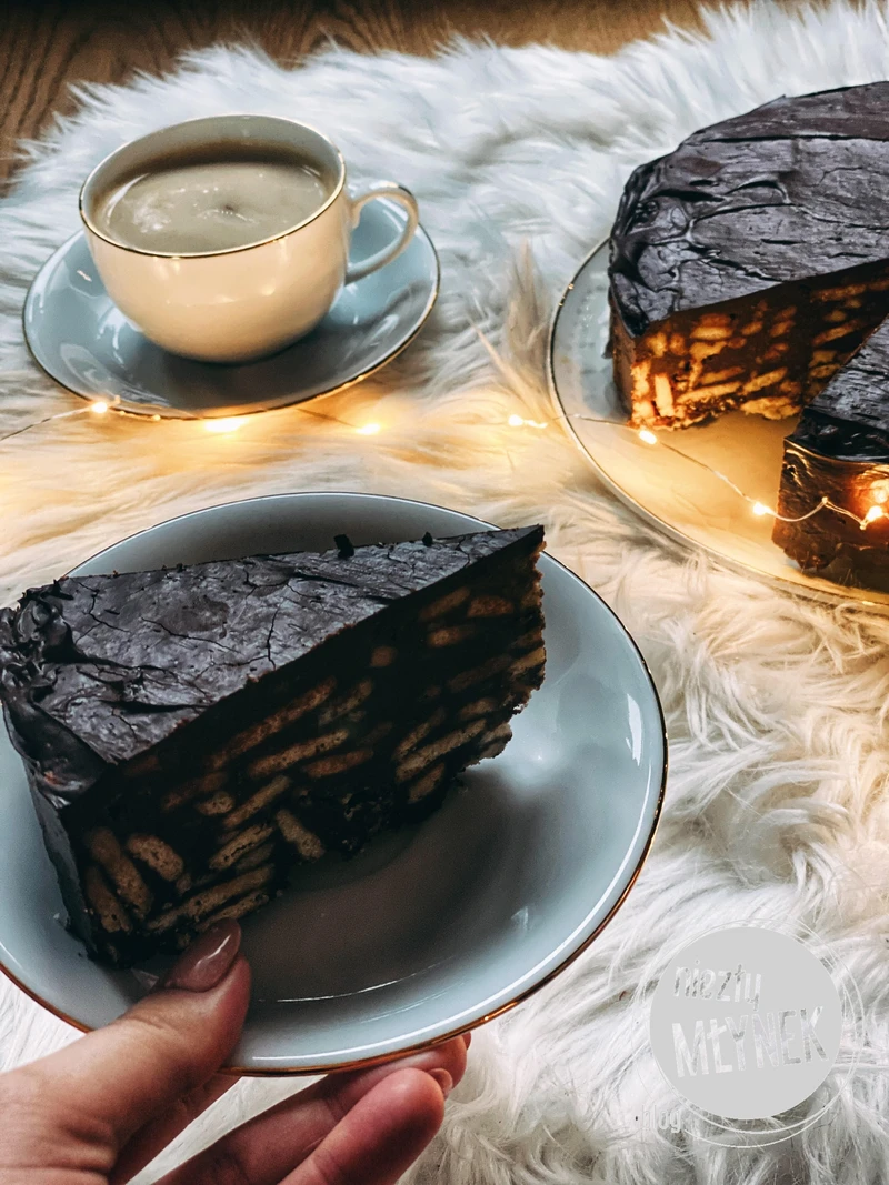 BLOK CZEKOLADOWY - TORT