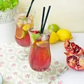 Drink z granatem, cytryną, limonką i miętą (alkoholowy)