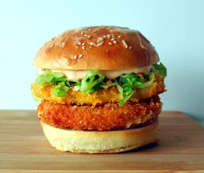 Burger drwala z kurczakiem