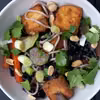 Noodle z tofu, czerwoną kapustą i cukinią