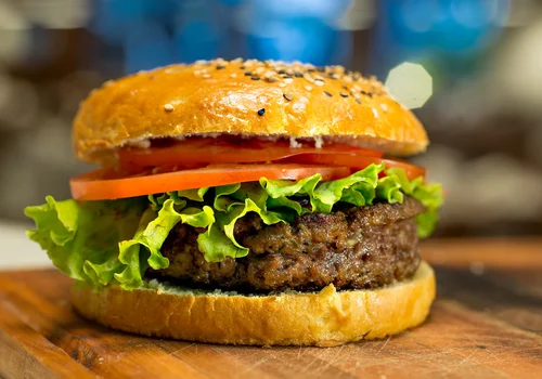 Światowy Dzień Hamburgera: Historia, Warianty i Wpływ na Zdrowie